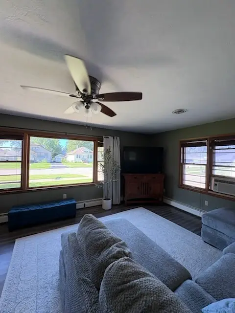 530 E 3rd Street, Lockport, IL 60441 - #3