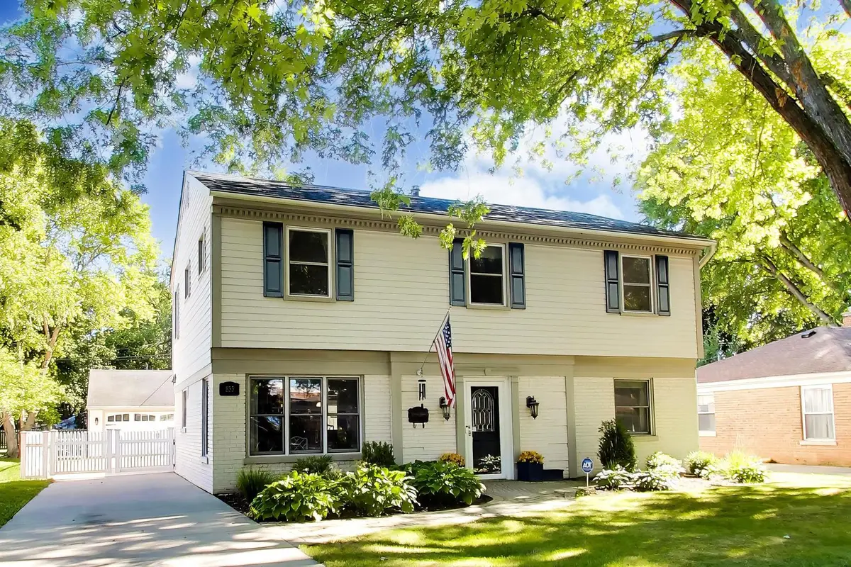 833 E Rockland Road, Libertyville, IL 60048 - #1