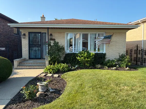 8425 W Castle Island Avenue, Chicago, IL 60656