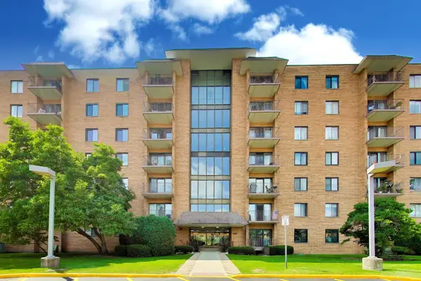 1717 W Crystal Lane #203, Mount Prospect, IL 60056