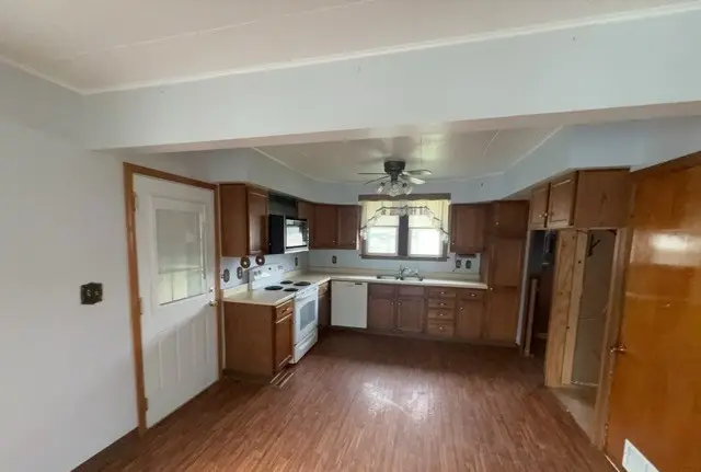 610 Barry Road, Rockford, IL 61109 - #3