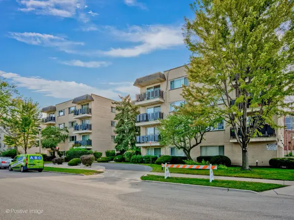 8230 Elmwood Avenue #102, Skokie, IL 60077