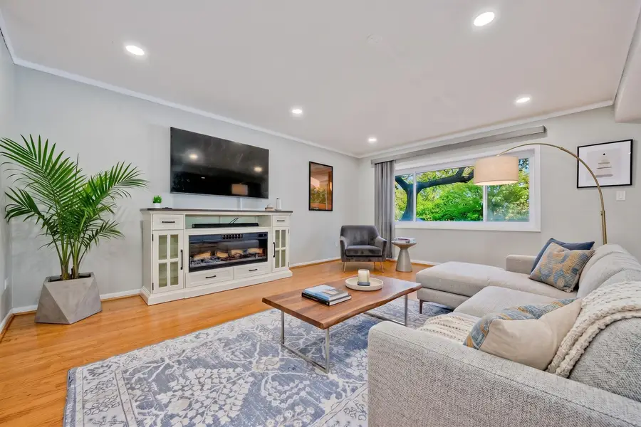 8230 Elmwood Avenue #102, Skokie, IL 60077 - #2