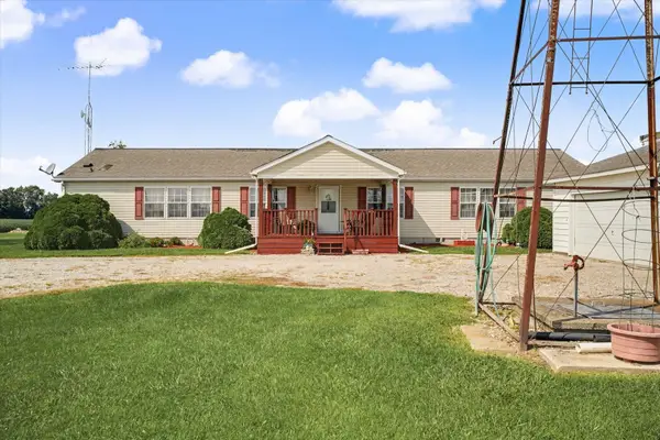 2225 E 1700th Road, Brocton, IL 61917