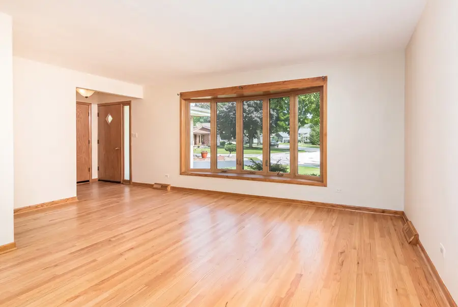 250 Shannon Court, Des Plaines, IL 60016 - #3