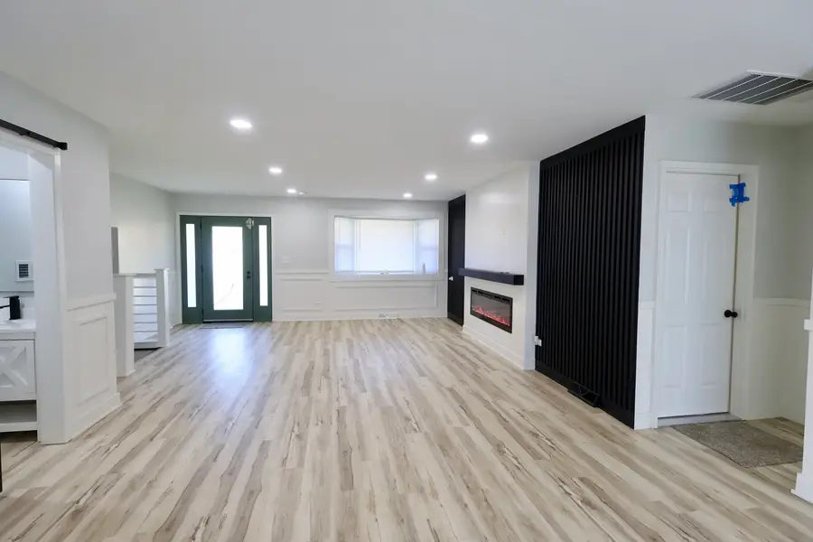15321 Ellis Avenue, South Holland, IL 60473 - #3