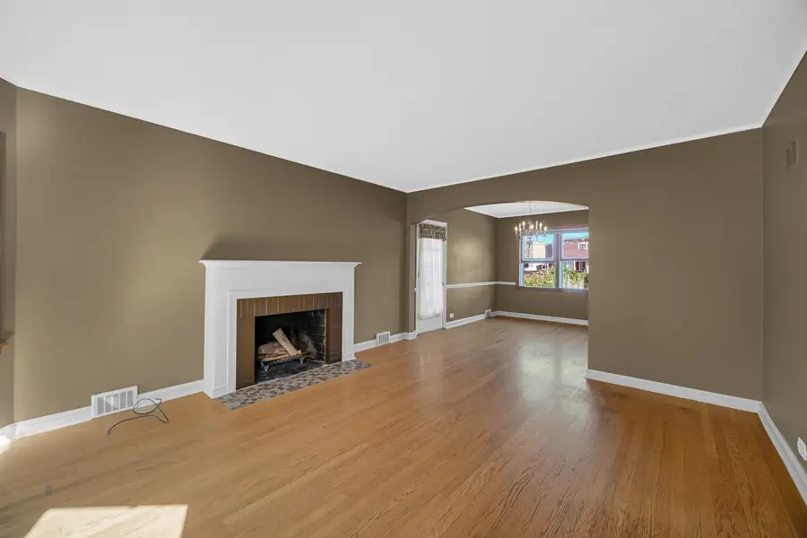 5618 Carol Avenue, Morton Grove, IL 60053 - #3