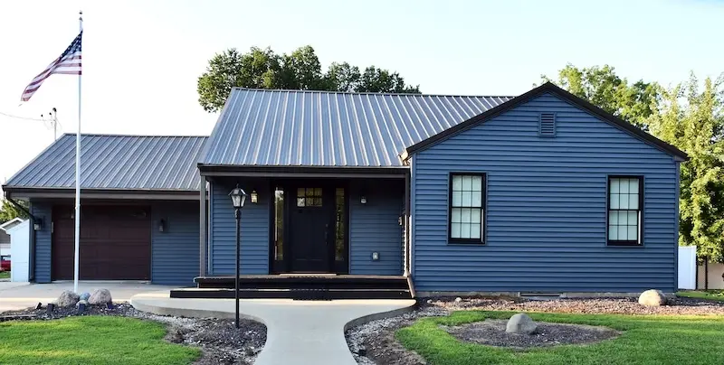 821 Main Street, Carthage, IL 62321 - #1