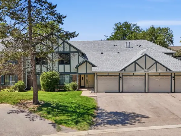 1952 N Hidden Creek Circle #7, Palatine, IL 60074