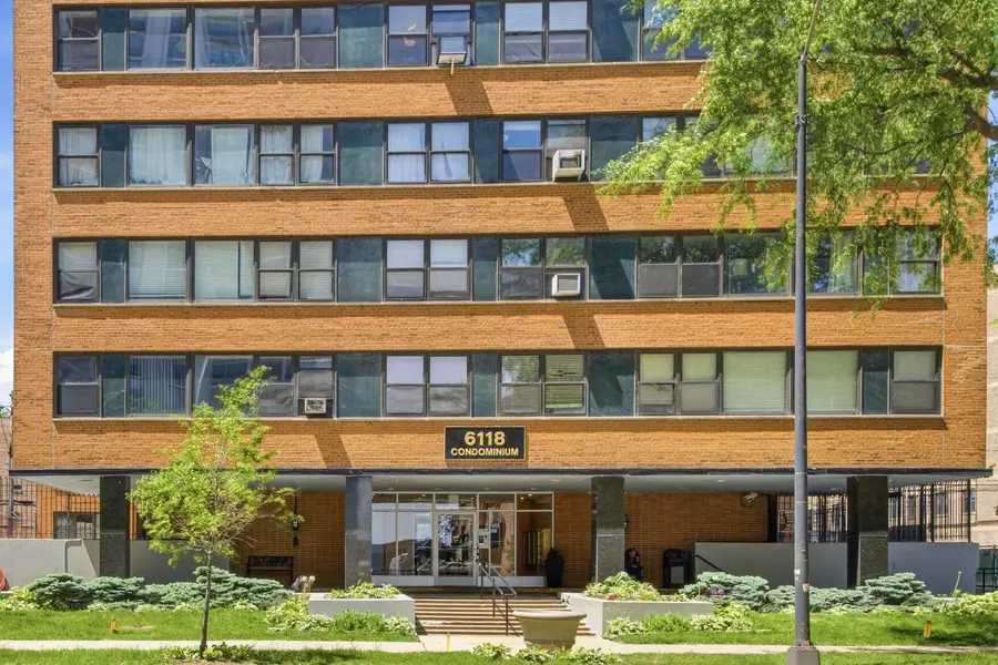 6118 N Sheridan Road #106, Chicago, IL 60660 - #2