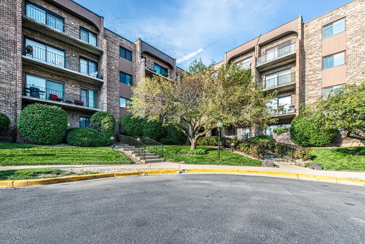 601 W Huntington Common Road #201, Mount Prospect, IL 60056 - #1