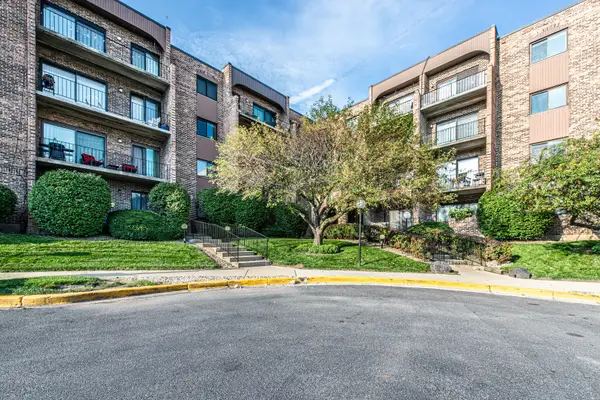 601 W Huntington Common Road #201, Mount Prospect, IL 60056