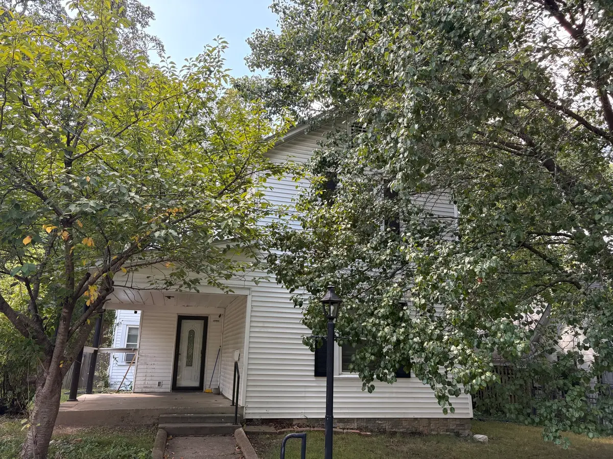 417 N Johnson Avenue, Mount Vernon, IL 62864 - #1