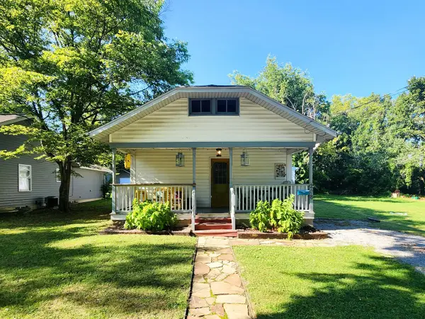 208 E Oak Street, Carbondale, IL 62901