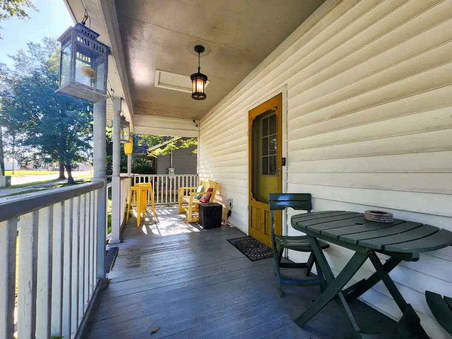 208 E Oak Street, Carbondale, IL 62901 - #3