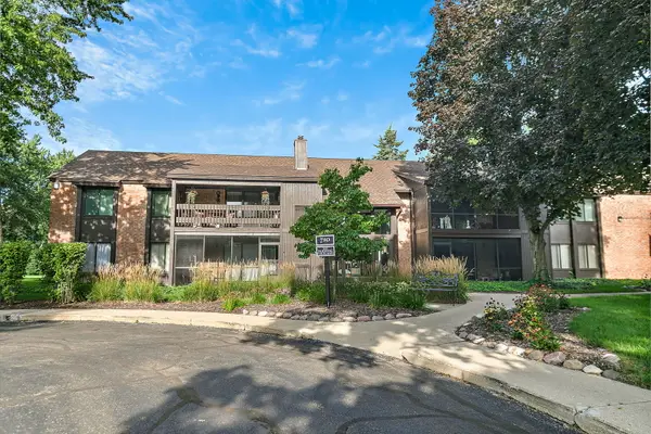 710 Saint Andrews Lane #22, Crystal Lake, IL 60014