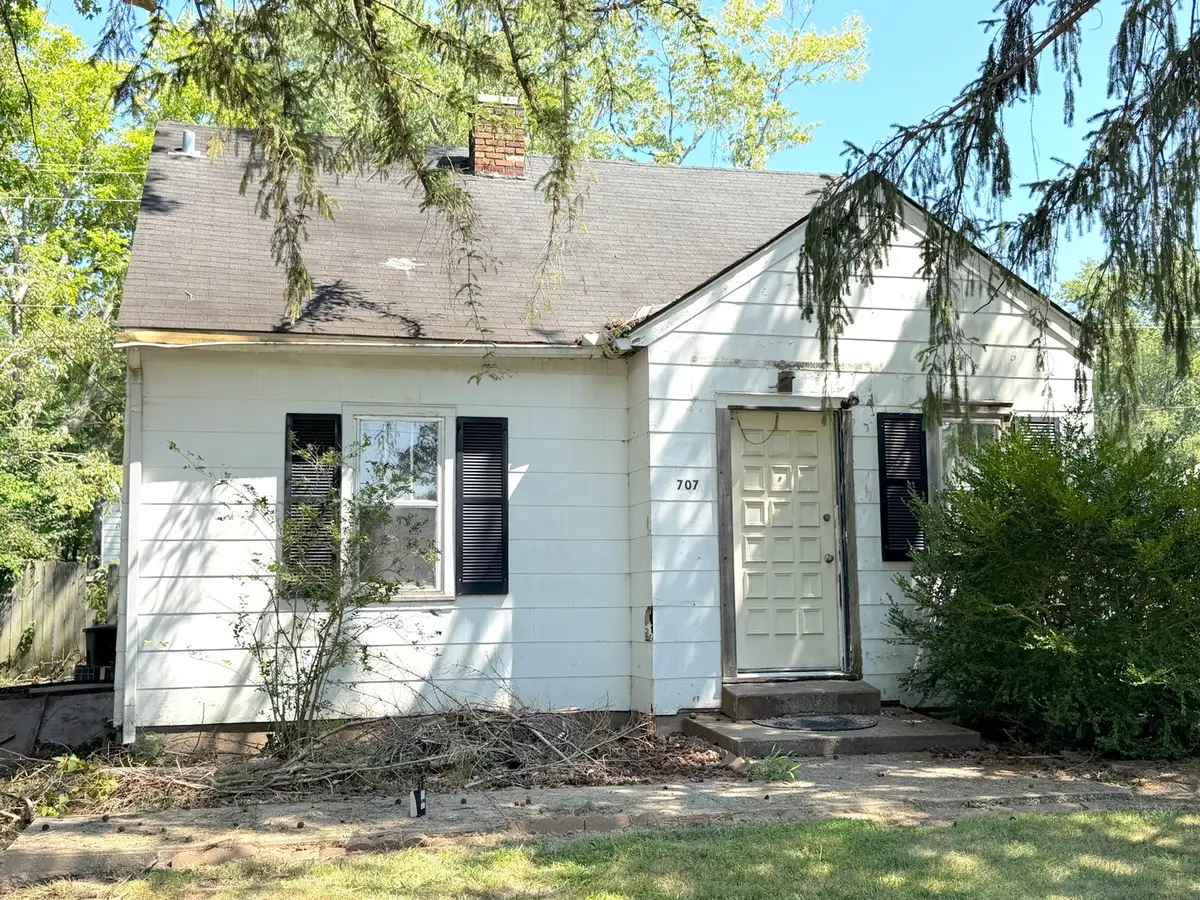 707 N Oakland Avenue, Carbondale, IL 62901 - #1