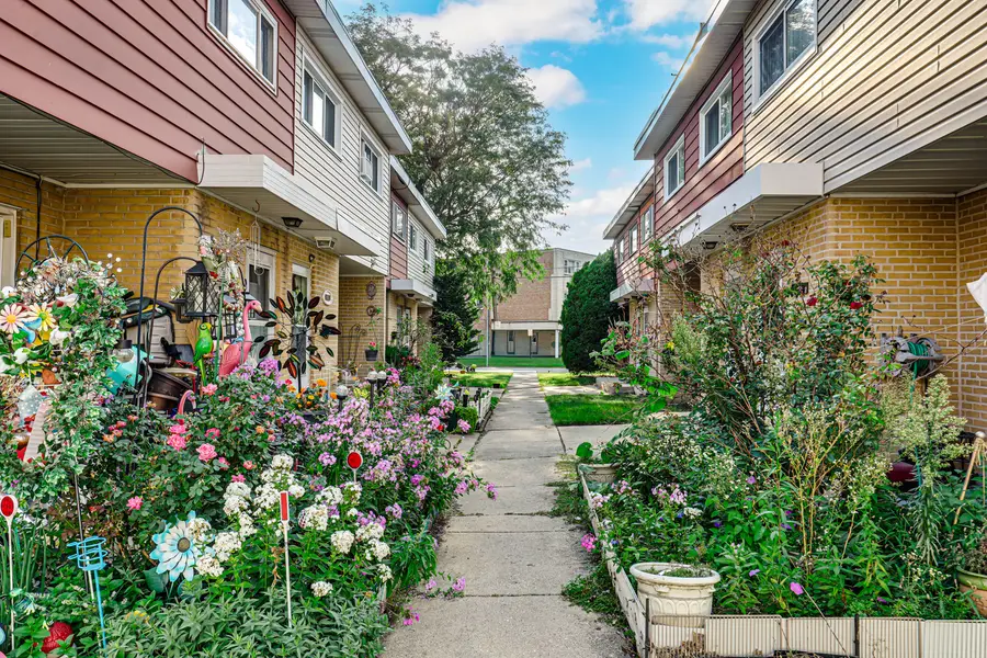 9123 Lamon Avenue N #D, Skokie, IL 60077 - #2