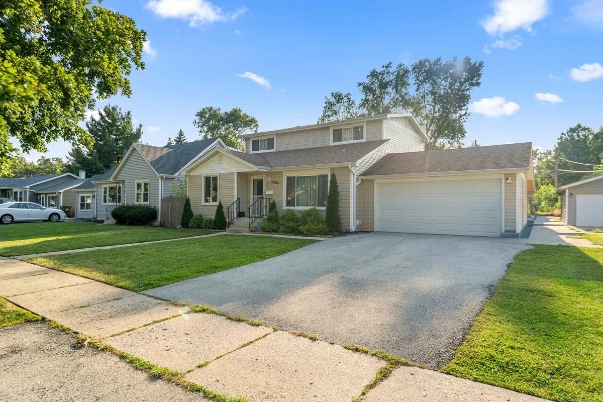 10624 Oak Park Avenue, Chicago Ridge, IL 60415 - #1
