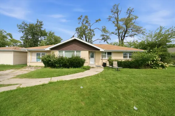 9342 S 76th Avenue, Hickory Hills, IL 60457