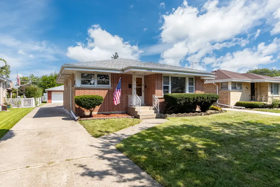7046 W Cleveland Street, Niles, IL 60714 - #2