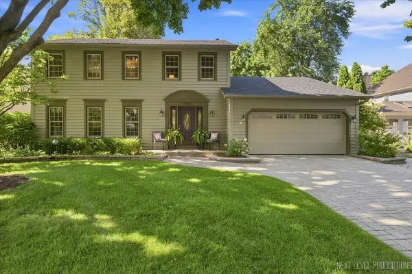 1129 Sunnybrook Drive, Naperville, IL 60540