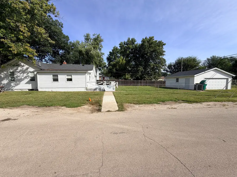 811 S Monroe Street, Streator, IL 61364 - #2