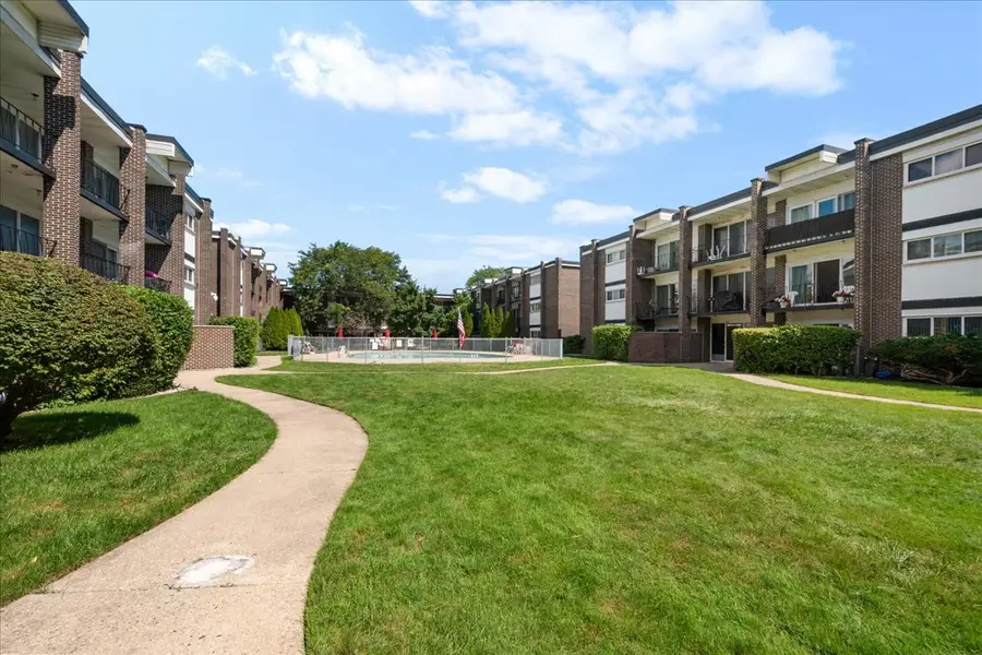 10101 Cherry Parkway #M8, Skokie, IL 60076 - #3