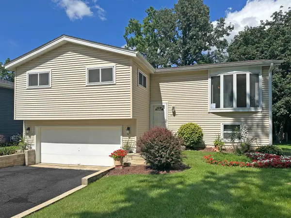 N335 Cottonwood Drive, Wheaton, IL 60187