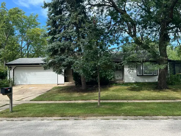 852 Beechwood Road, Buffalo Grove, IL 60089
