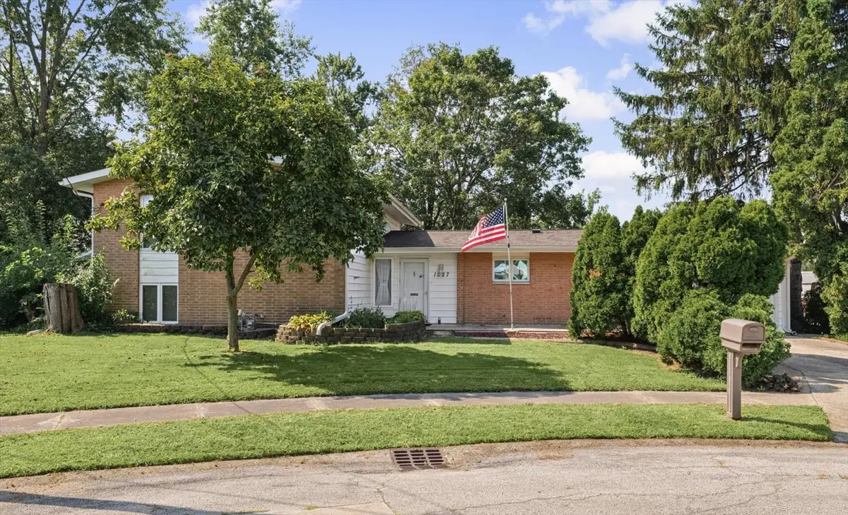 1527 S Pointe Drive, Rantoul, IL 61866 - #1
