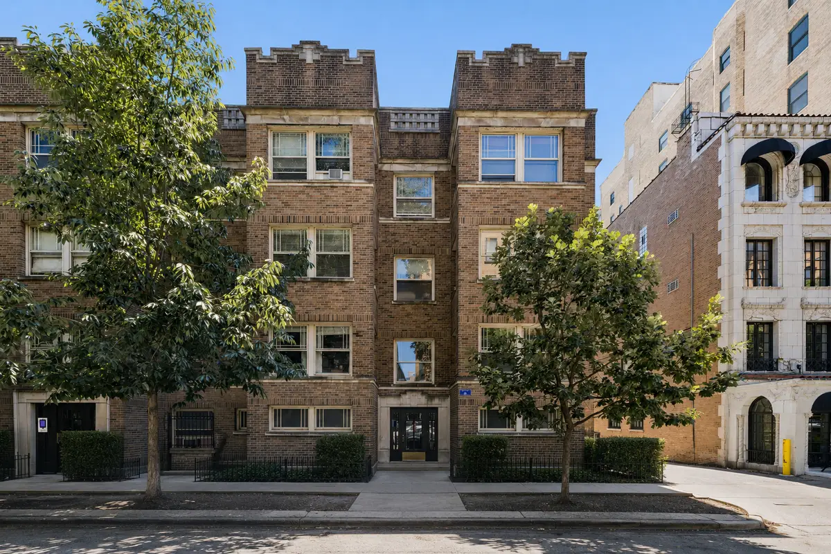 549 W Surf Street #2, Chicago, IL 60657 - #1