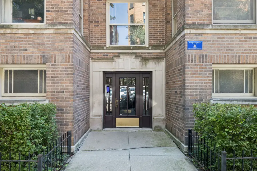 549 W Surf Street #2, Chicago, IL 60657 - #2