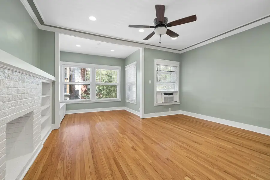 549 W Surf Street #2, Chicago, IL 60657 - #3