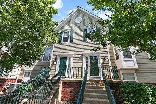 1095 Village Center Parkway #5, Aurora, IL 60506