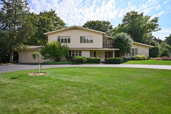 15 Croydon Lane, Oak Brook, IL 60523