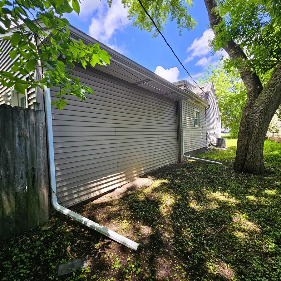 611 Golfview Drive, Round Lake Beach, IL 60073 - #2