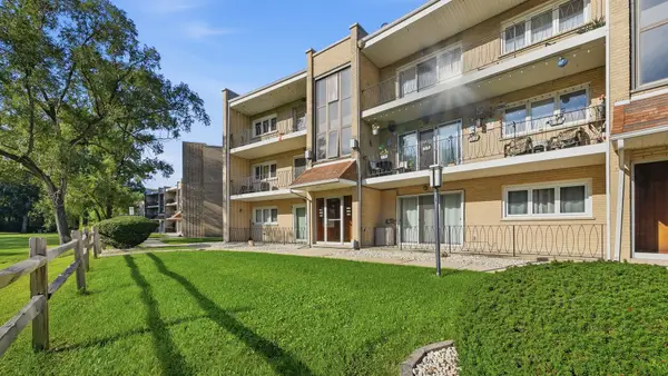 9510 S 86th Avenue #305, Hickory Hills, IL 60457