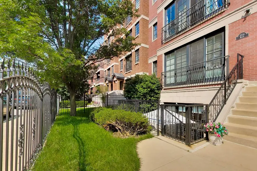 Address Withheld By Seller, Chicago, IL 60613 - #2