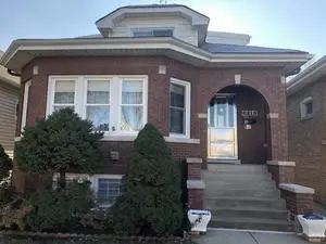 6213 W Eddy Street, Chicago, IL 60634