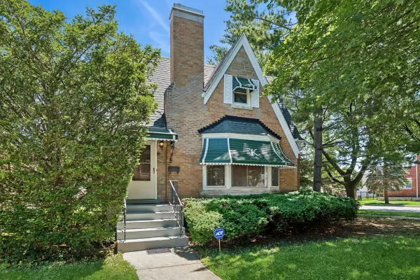 3301 N Newland Avenue, Chicago, IL 60634