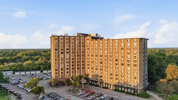 1 Renaissance Place #816, Palatine, IL 60067