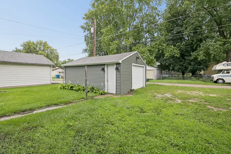 1042 S 8th Avenue, Kankakee, IL 60901 - #3