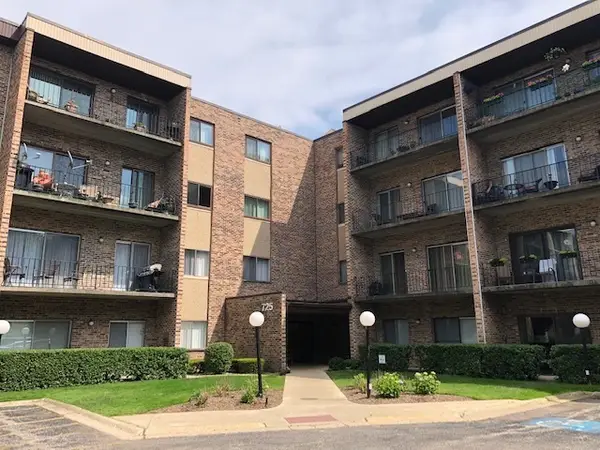 725 W Huntington Commons Road #401, Mount Prospect, IL 60056