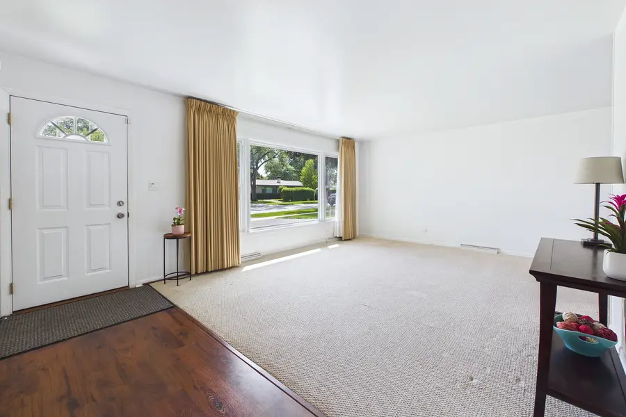 604 N Wilshire Drive, Mount Prospect, IL 60056 - #3
