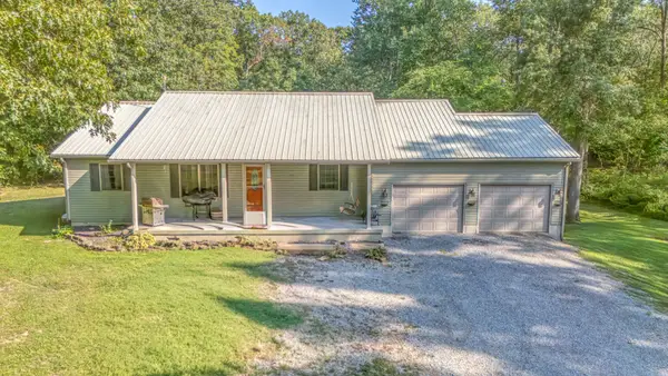 12493 E Baseline Road, Dix, IL 62830