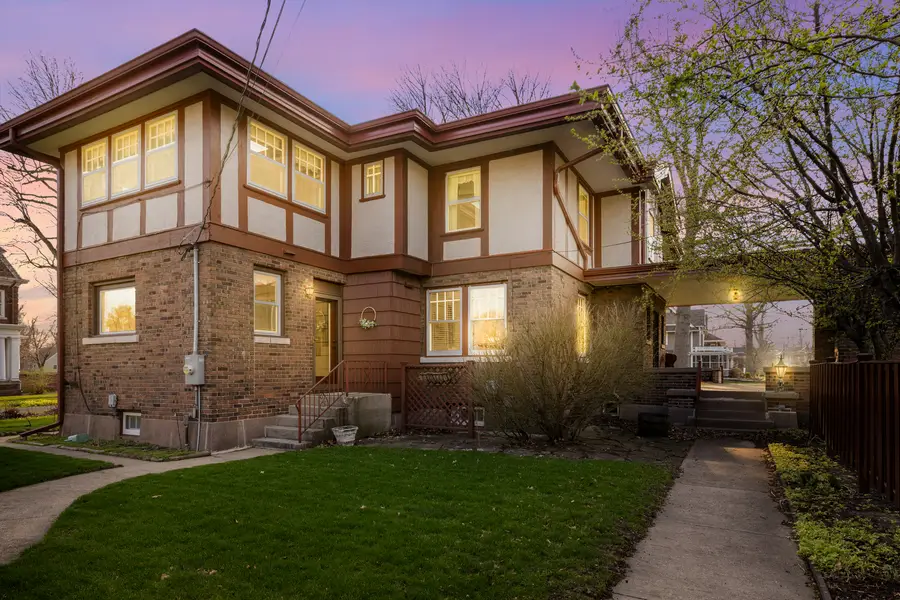 205 E Lincoln Avenue, Watseka, IL 60970 - #2