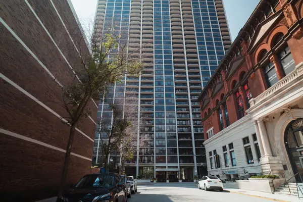 1560 N Sandburg Terrace #1506, Chicago, IL 60610