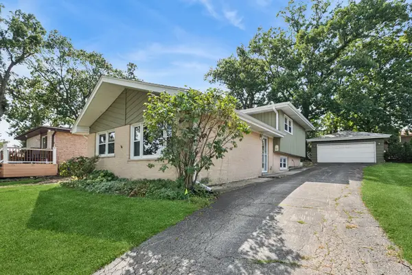 9352 S 82nd Court, Hickory Hills, IL 60457