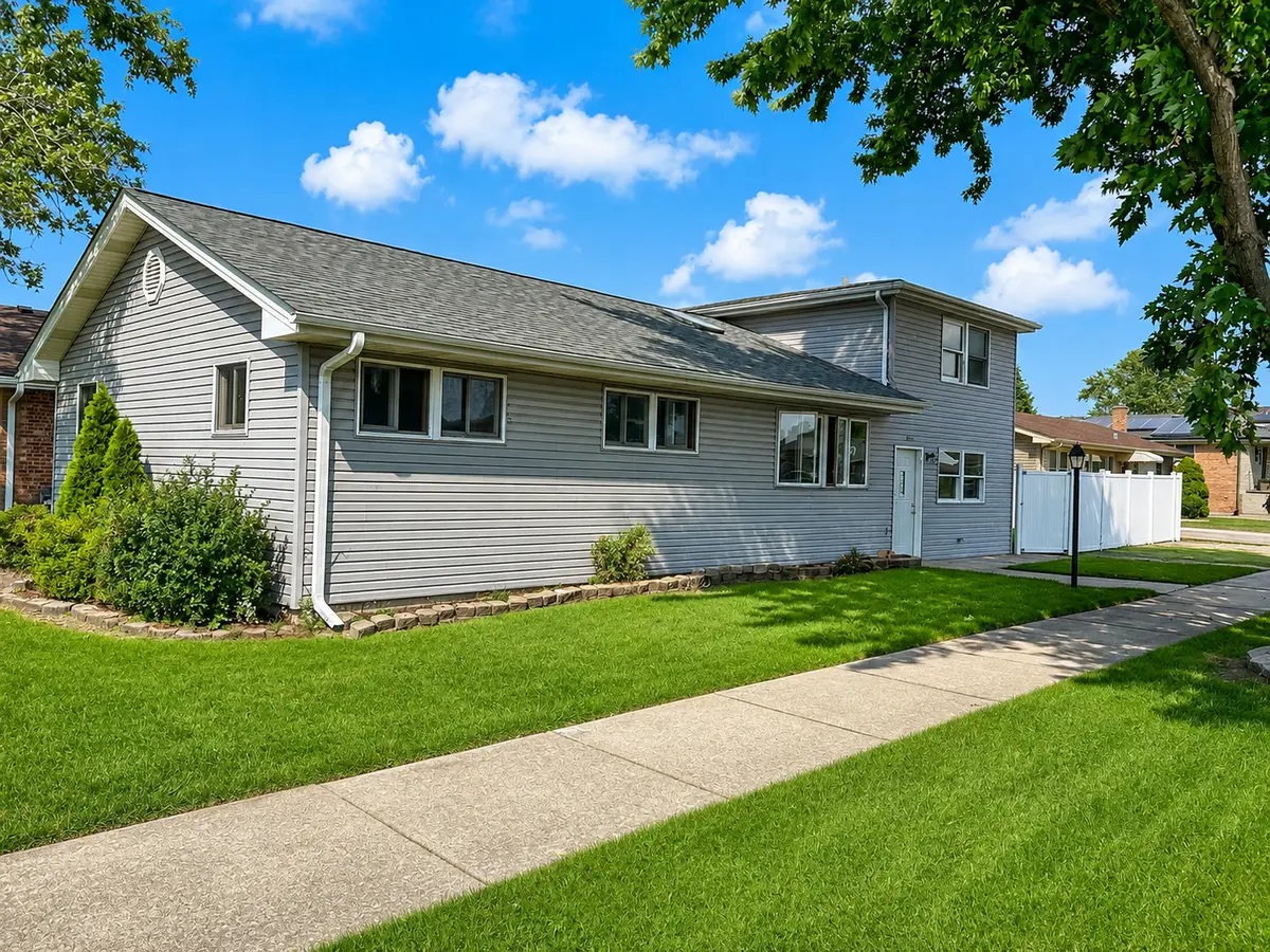 5950 W 87th Place, Oak Lawn, IL 60453 - #1
